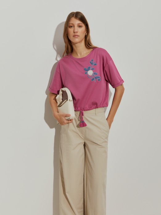T-shirt cropped com lantejoulas