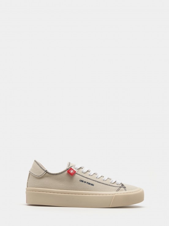 Sapatilhas em canvas com cordes