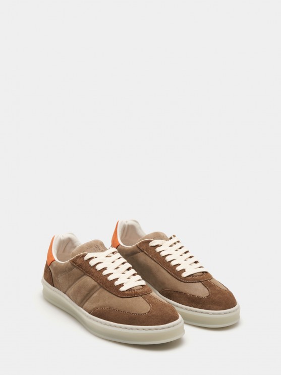 Lace-up leather sneakers