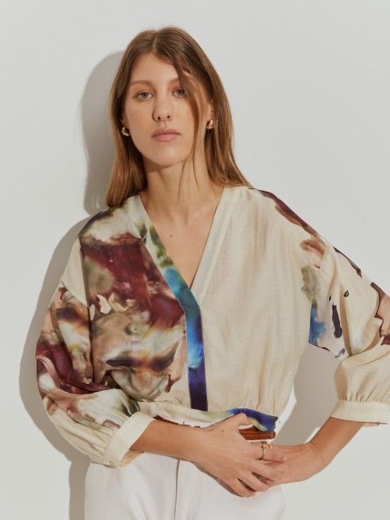 Blusa corta estampada