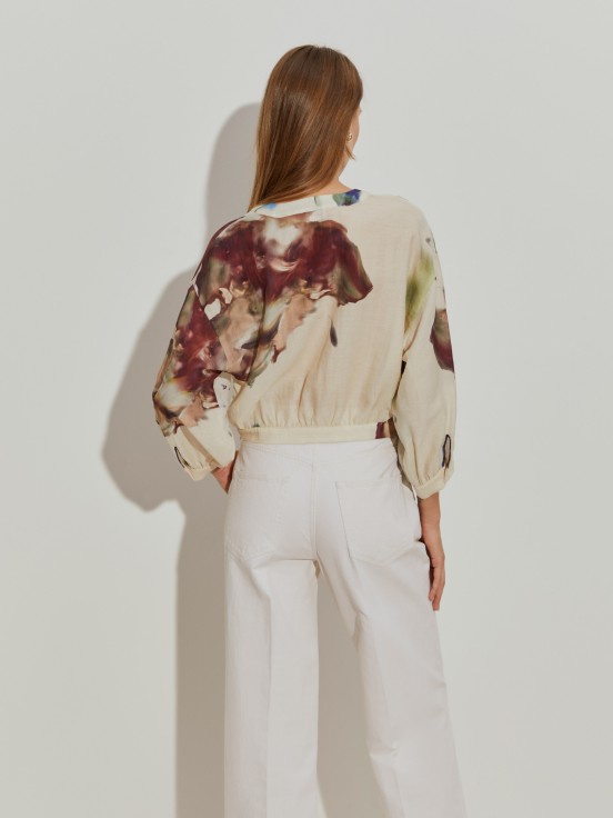 Blusa corta estampada