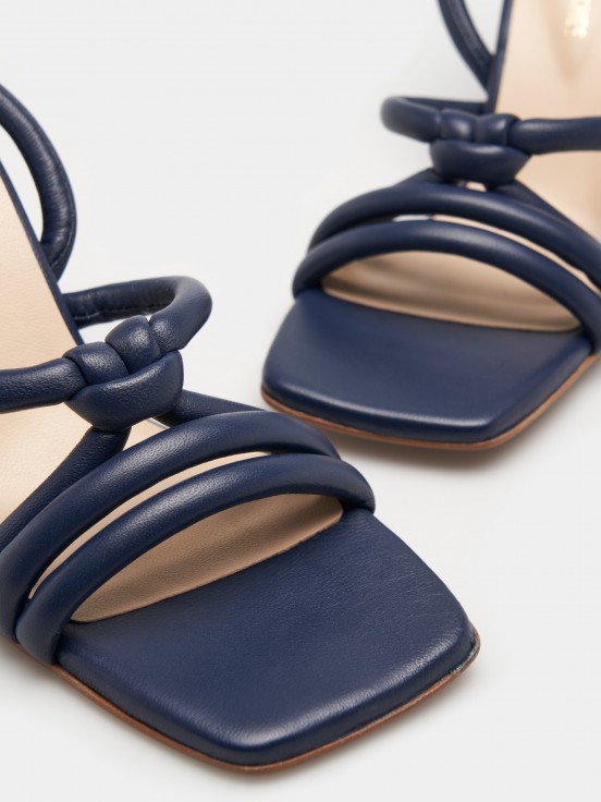 Sandalias con tiras de piel