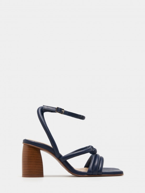 Sandalias con tiras de piel