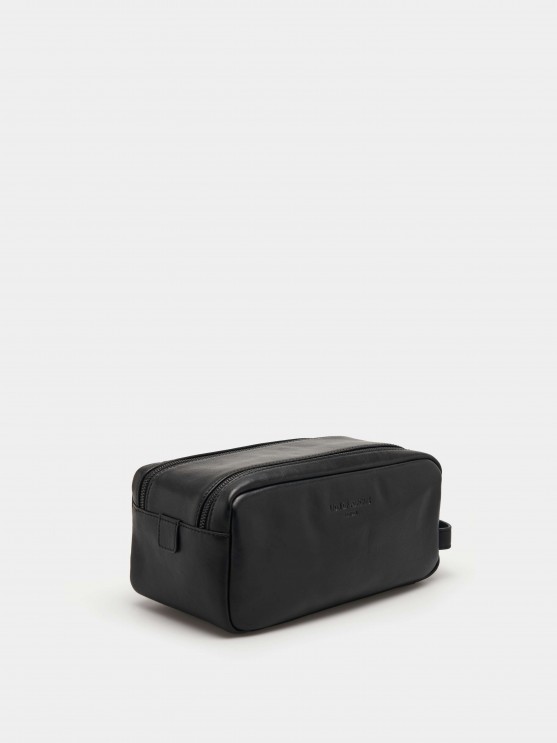 Rectangular leather toiletry bag