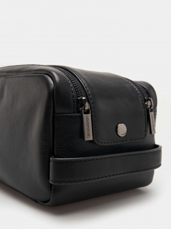 Rectangular leather toiletry bag