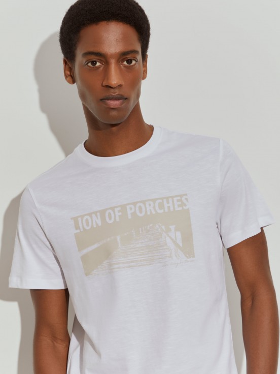 T-shirt com estampado