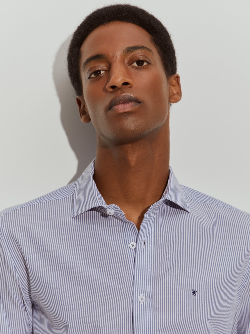 Camisa slim fit �s riscas