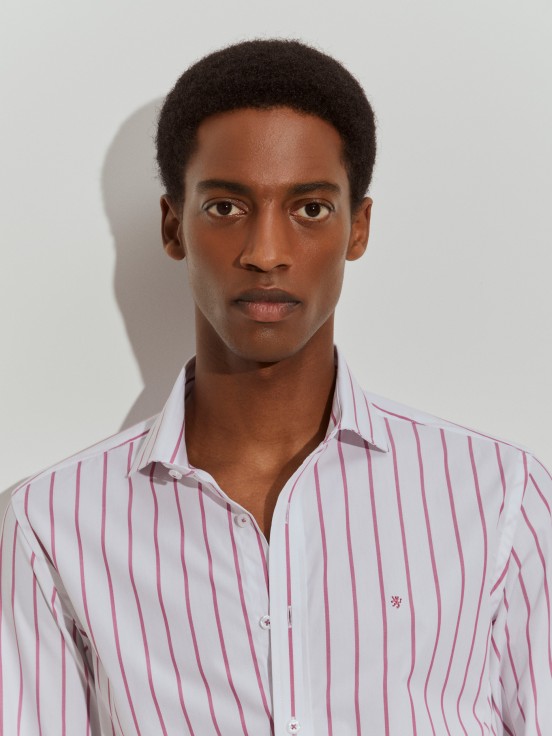 Camisa slim fit a rayas
