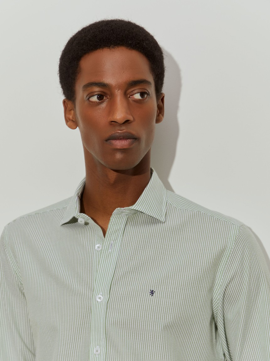 Camisa slim fit �s riscas