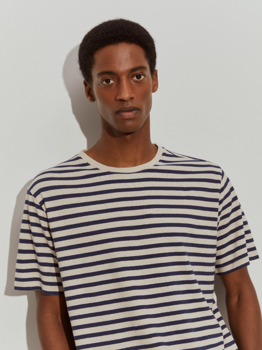 T-shirt �s riscas em algod�o e linho