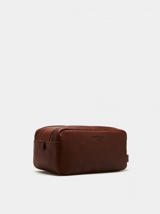 Rectangular leather toiletry bag