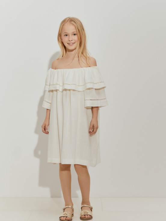 Vestido com folho e ajour