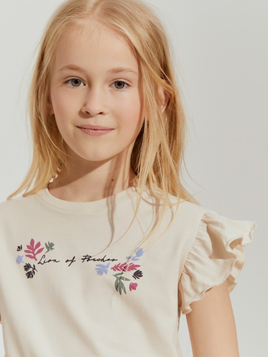 Camiseta con volante y estampado