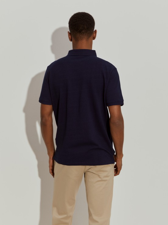 Polo ajustado