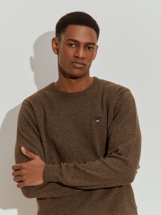 V-neck pullover