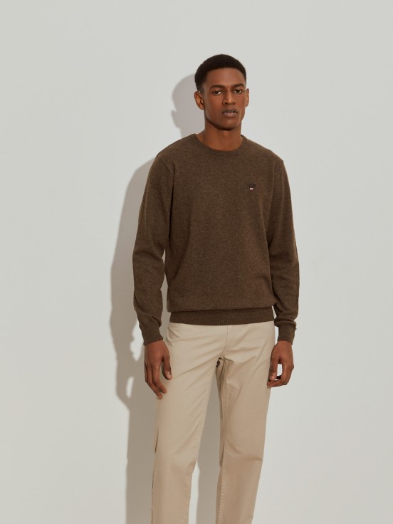 V-neck pullover