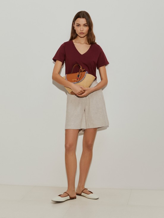 T-shirt de algodo decote em V