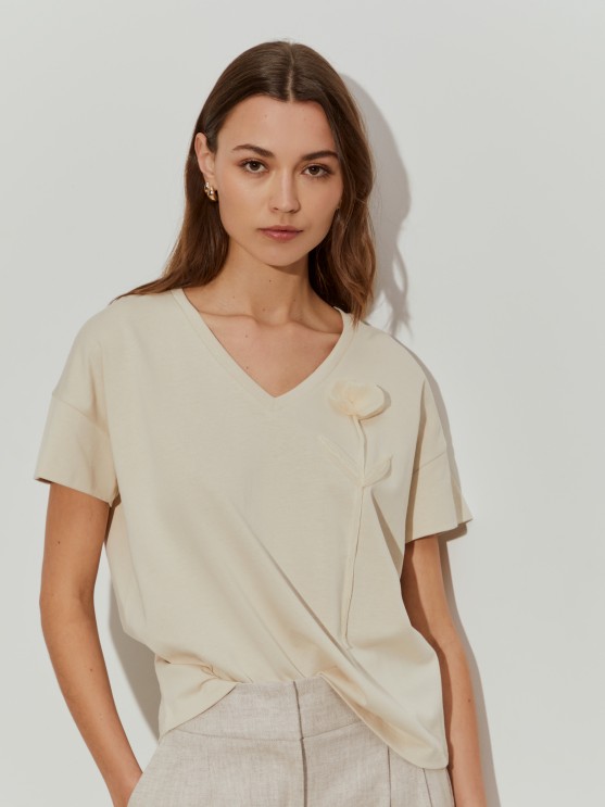 T-shirt with embroidered flower