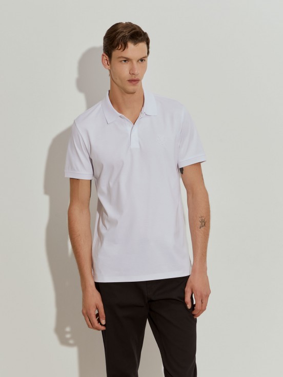 Polo slim fit con muelles
