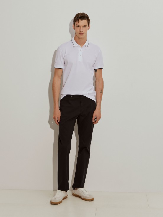 Polo ajustado