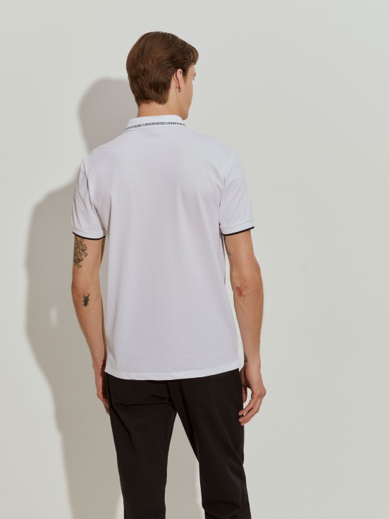 Polo ajustado