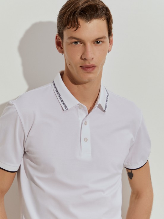 Polo ajustado