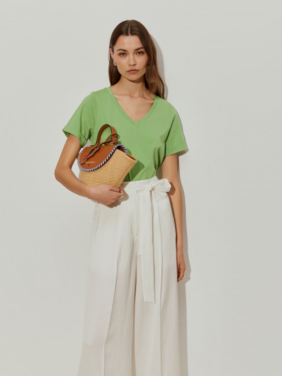 T-shirt de algodo decote em V