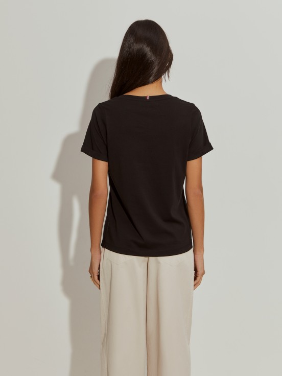 Camiseta con cuello en V