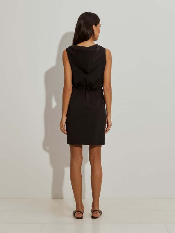 Vestido curto sem mangas