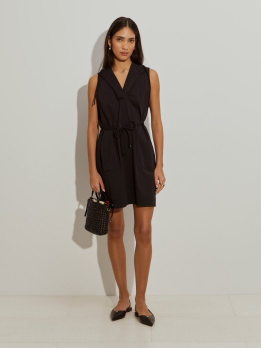 Vestido curto sem mangas