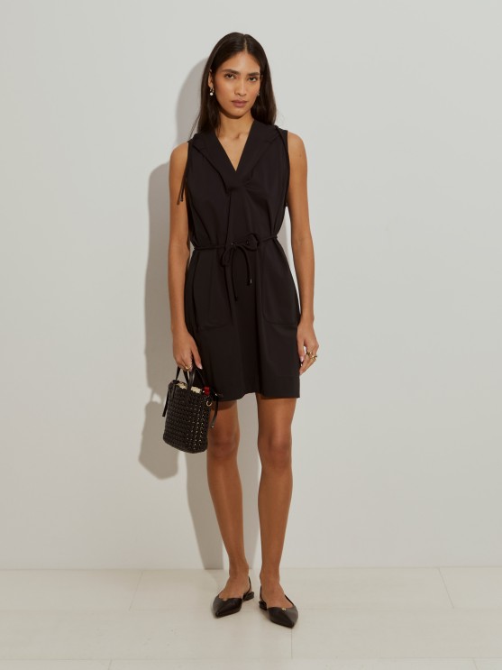Vestido curto sem mangas