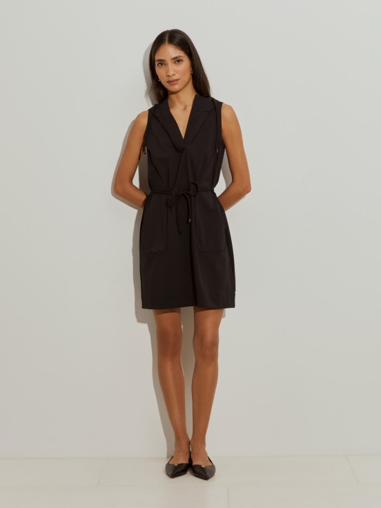 Vestido corto sin mangas