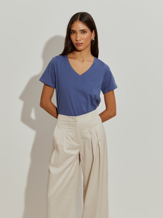 T-shirt de algodo decote em V