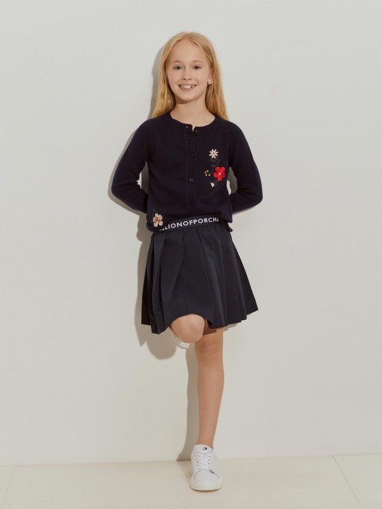 Knitted coat with embroidery