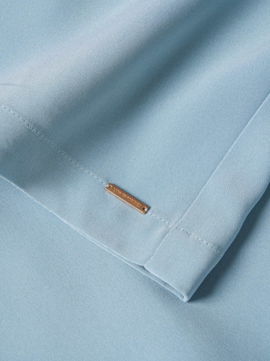 Vestido com corte recto