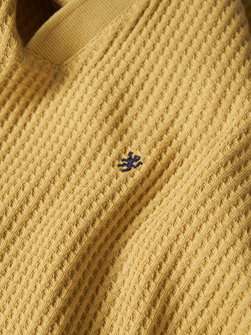 Polo de malha com textura waffle