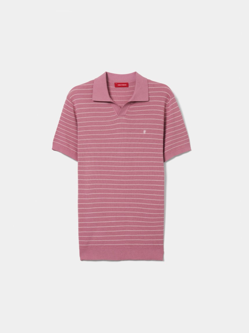 Polo de malha �s riscas