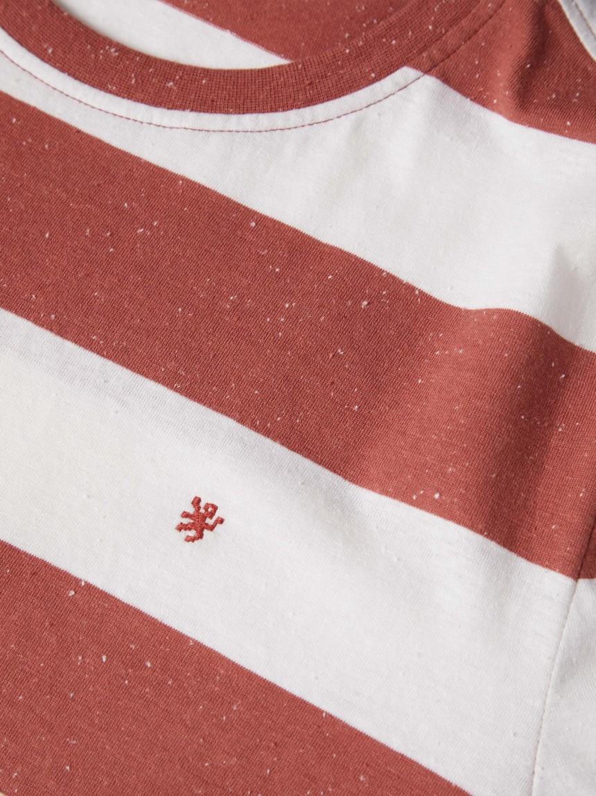 T-shirt �s riscas