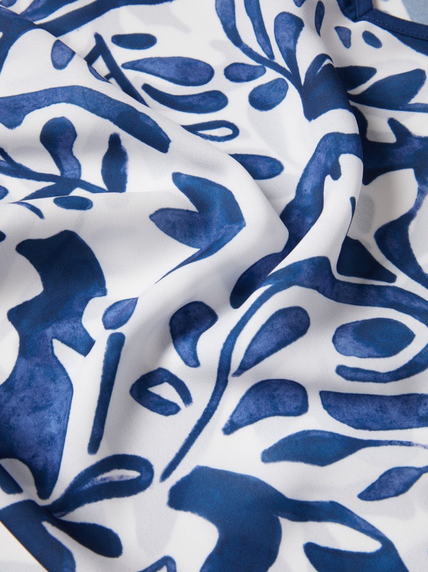 Blouse with pattern