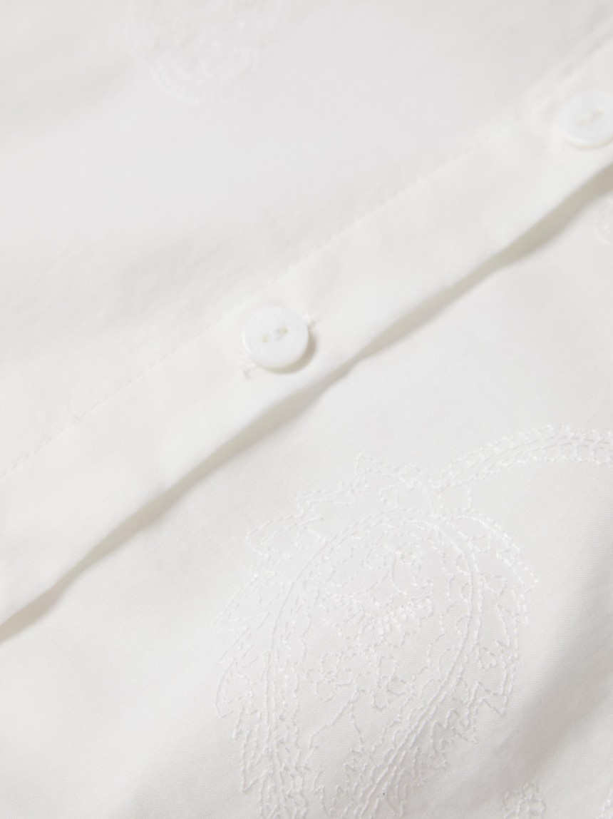 Camisa com bordado floral