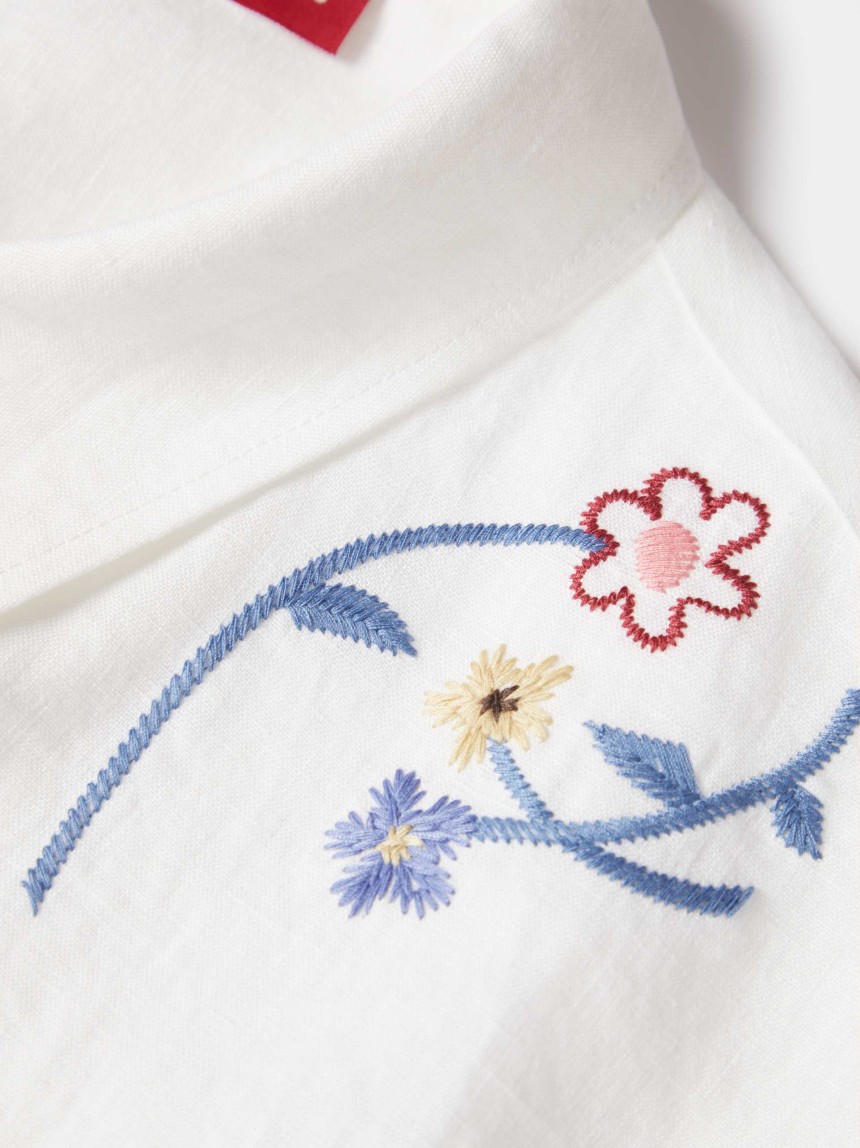 Camisa con bordado floral
