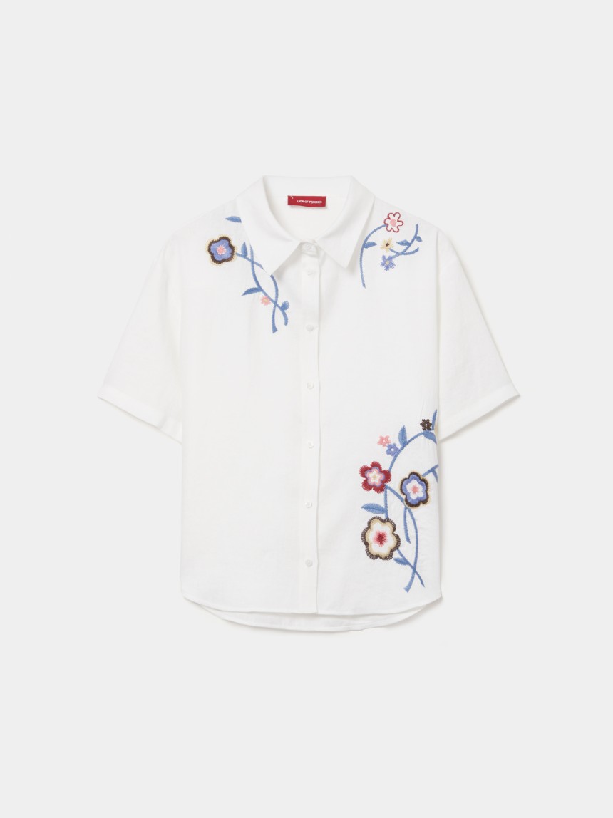 Camisa con bordado floral