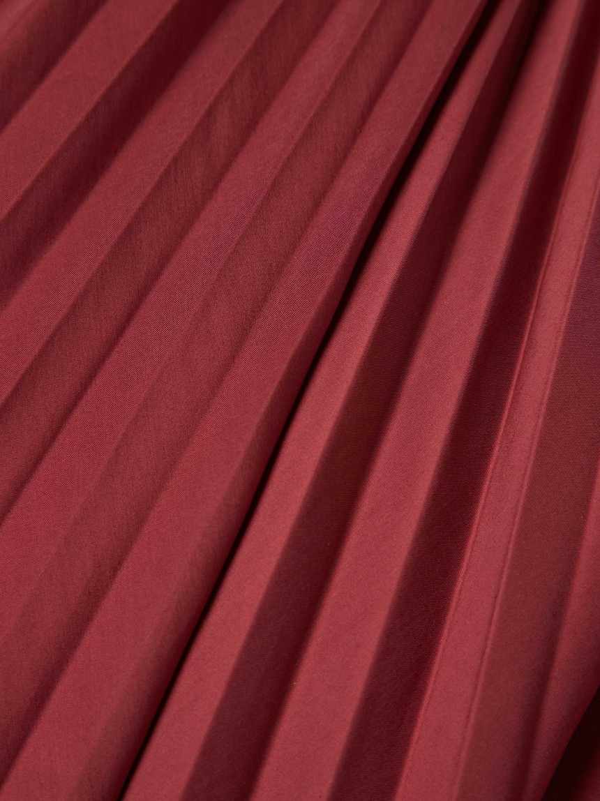 Vestido midi com saia plissada