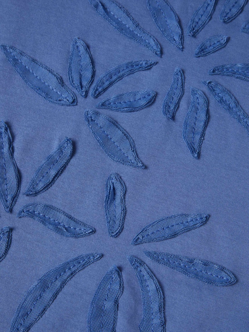 T-shirt with leaf application