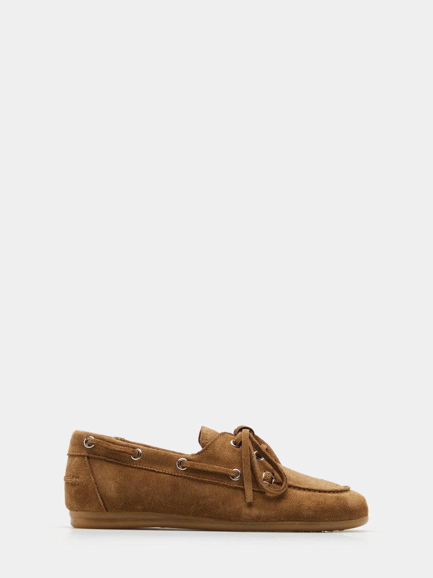 Sapatos de vela em camur�a