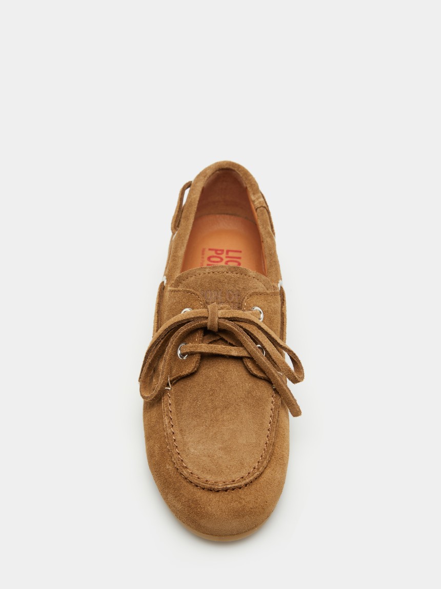 Sapatos de vela em camur�a