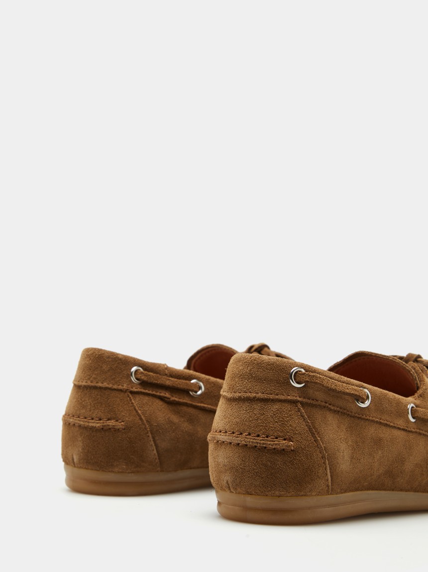 Sapatos de vela em camur�a