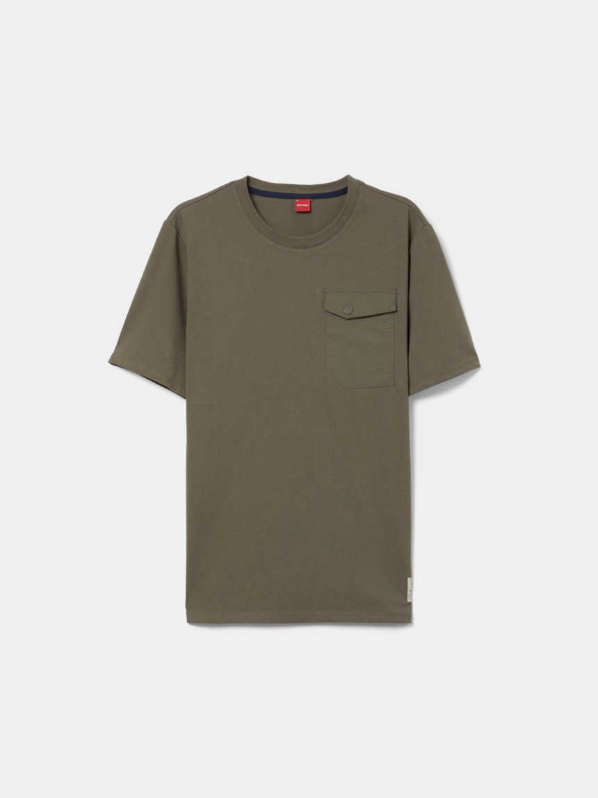 T-shirt with pocket