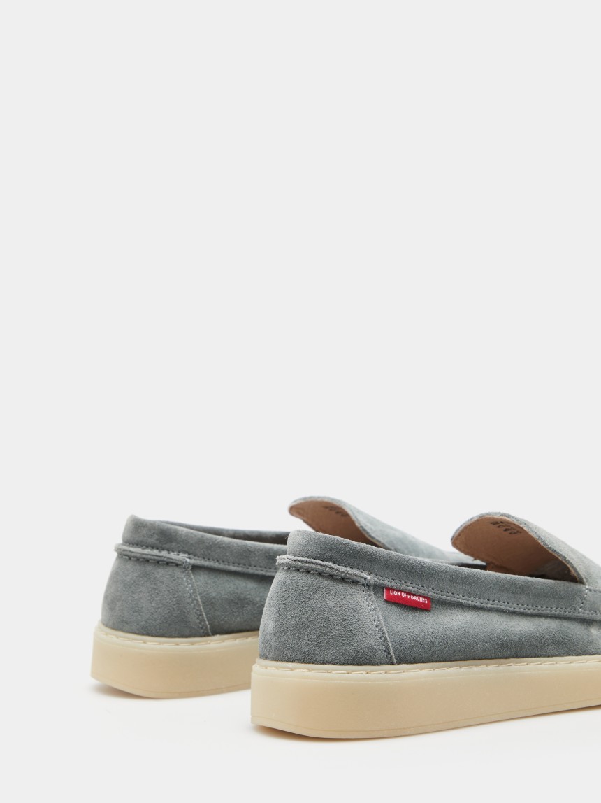 Sapato slip-on em camur�a