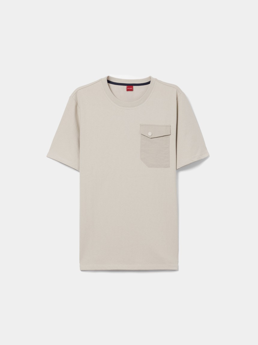 T-shirt com bolso